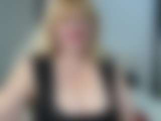 Live cam show with EmmaEllison - Granny Squirt on Camsoda