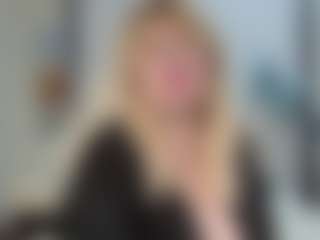 Live cam show with EmmaEllison - Middle Aged on Camsoda