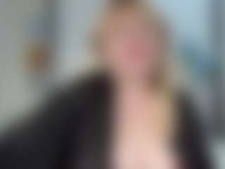 Live cam show with EmmaEllison - Blonde Hair Middle Aged on Camsoda