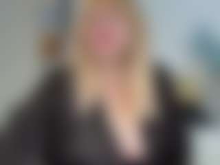 Live cam show with EmmaEllison - Strapon on Hubzter Live