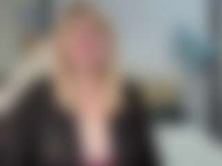 Live cam show with EmmaEllison - Granny on Stripli.com
