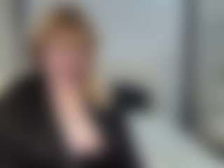 Live cam show with EmmaEllison - Granny BBW on 1on1-livenow