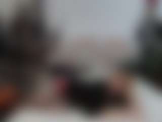 Live cam show with EmmaEllison - Mature on CamwithHer
