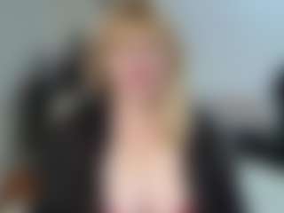 Live cam show with EmmaEllison - Mature on Camsoda