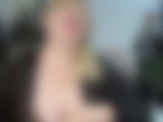 Live cam show with EmmaEllison - Blonde Hair Middle Aged on Camsoda