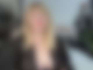 Live cam show with EmmaEllison - Blonde Hair Middle Aged on Camsoda