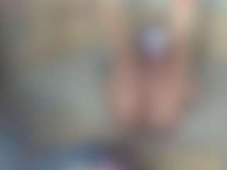 CelineReyys's Live Sex Cam Show