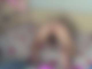 Live cam show with CelineReyys - Smoking on Camiplay Live