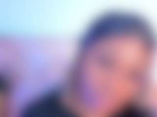 Live cam show with SophieSinclair - Ebony Small Tits on livesuperchat.net