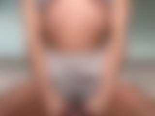 TriciaFoxy's Live Sex Cam Show