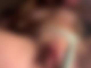 Live cam show with Scarleethot - Brown Eyes Curvy on Camiplay Live