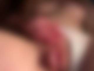 Live cam show with Scarleethot - Skinny on googirlz