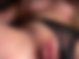 Live cam show with Scarleethot - Curvy Small Tits on Dare Cams