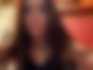KarolineCockett MILF webcam performer live streaming