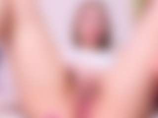 Live cam show with Leri - College Teen (18+) on Milfs Live
