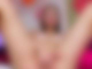 Live cam show with Leri - Green Eyes on SmokeAndPoke