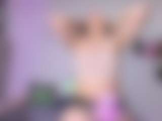 Live cam show with lunna-lust - Skinny on livesuperchat.net