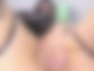 Live cam show with lunna-lust - Skinny on CamSextacy