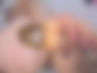 Live cam show with lunna-lust - Skinny on Camming Site