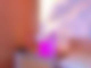 Live cam show with Danna - Public on StripNow