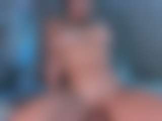 Live cam show with maddyluxe - Fingering on Soda Cam