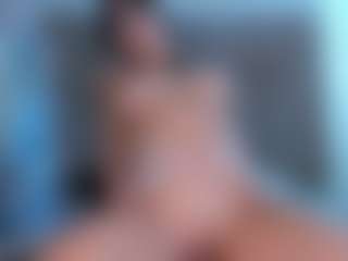 Live cam show with maddyluxe - Deepthroat on Camsoda