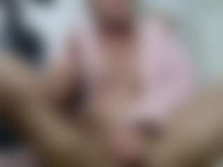 Gymbunnie MILF webcam performer live streaming