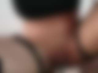 Live cam show with Gymbunnie - MILF on CamClone