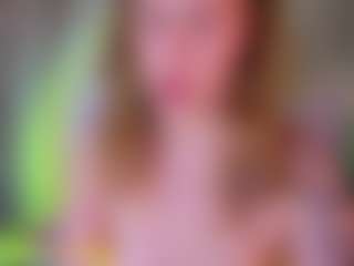 Live cam show with Elsiee - Teen (18+) on Milfs Live