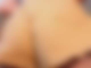 Live cam show with Elsiee - Cute on chickslive.net