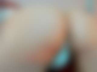 Live cam show with Elsiee - HD on StripNow