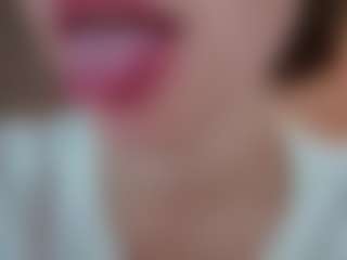 Live cam show with MonserrateGreubel - Petite on eurowanks.com