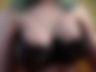 Live cam show with Eliz - Big Tits on Camsoda