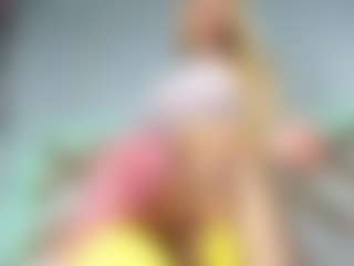 Live cam show with sexycouplebitches - English on TeamSkeetLive