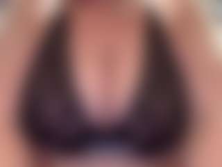 Live cam show with AlexiaTripp - Tanlines on friskycurves.com