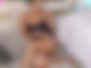 Live cam show with Nayla Grey - Bikini on xblisslive.com