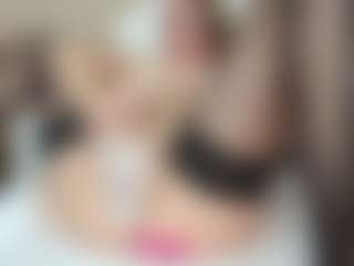 LilCandy18's Live Sex Cam Show