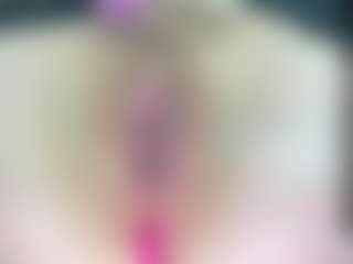 LilCandy18's Live Sex Cam Show