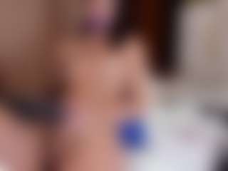 Live cam show with Mia-scarlet - Spread on Dare Cams