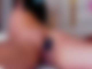 Live cam show with Mia-scarlet - Moaning on AdultVida.com