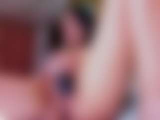 Live cam show with Mia-scarlet - Submissive on crypto-cams