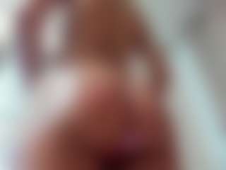 Live cam show with Mia-scarlet - Skinny on slutload