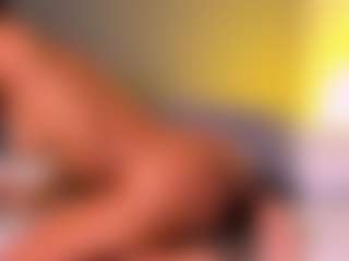 Live cam show with AlexiiaBrown - Ass Bouncing on CamClone