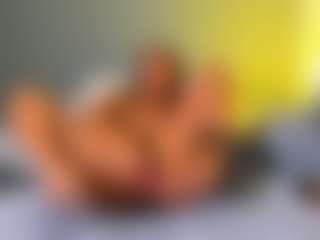 Live cam show with AlexiiaBrown - Spank on fapnchat