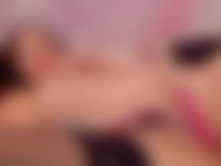 Live cam show with Annabelle - Anal Teen (18+) on StripNow
