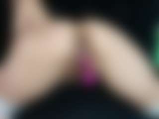 Live cam show with Emmily Keller - Ass Clapping on Camsoda