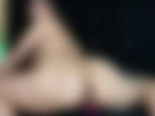 Live cam show with Emmily Keller - Smoking on madthumbs
