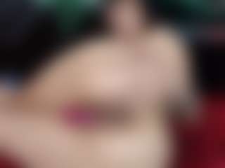 Spettacolo in cam dal vivo con Emmily Keller - Large Ass su Camsoda