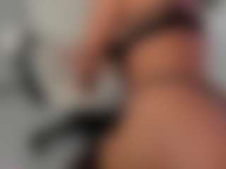 Live cam show with JellyLittlePiee - Drinking on AdultVida.com