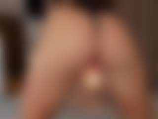 Live cam show with JellyLittlePiee - Brown Eyes on Latina Girls